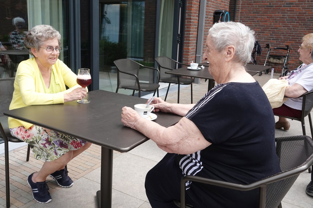 Bloemenhof grand café terras 4